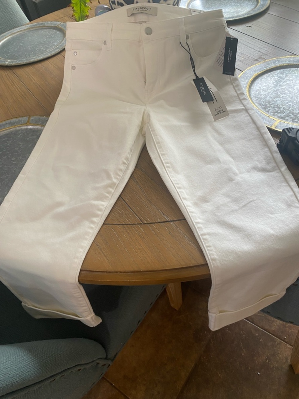 Liverpool White High-Rise Straight Jeans with Clean Finish